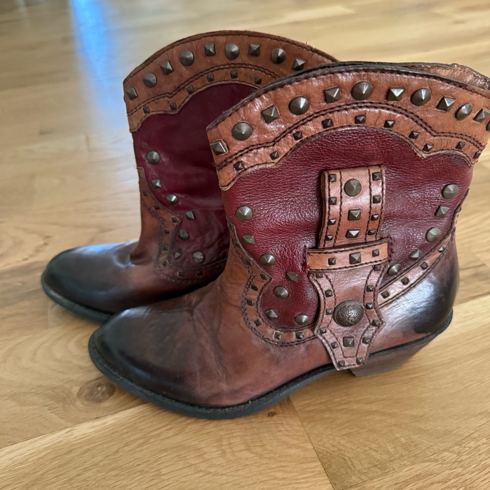 Vince Camuto Studded Brown Leather Ankle Cowboy Boots Size 7B
